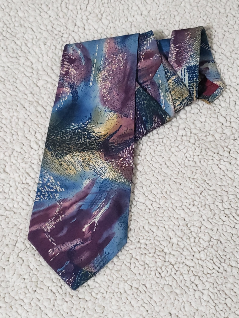 VTG VAN HEUSEN Blue, Purple, Gold Abstract Art Polyester Neck Tie | 3.75"x56"